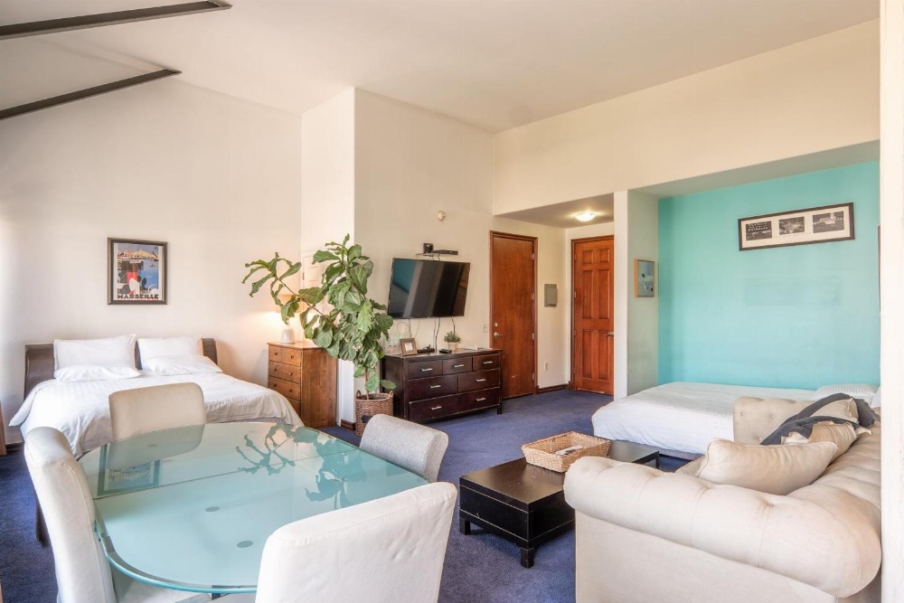 Ocean Luxury Lofts and Suites Image 31